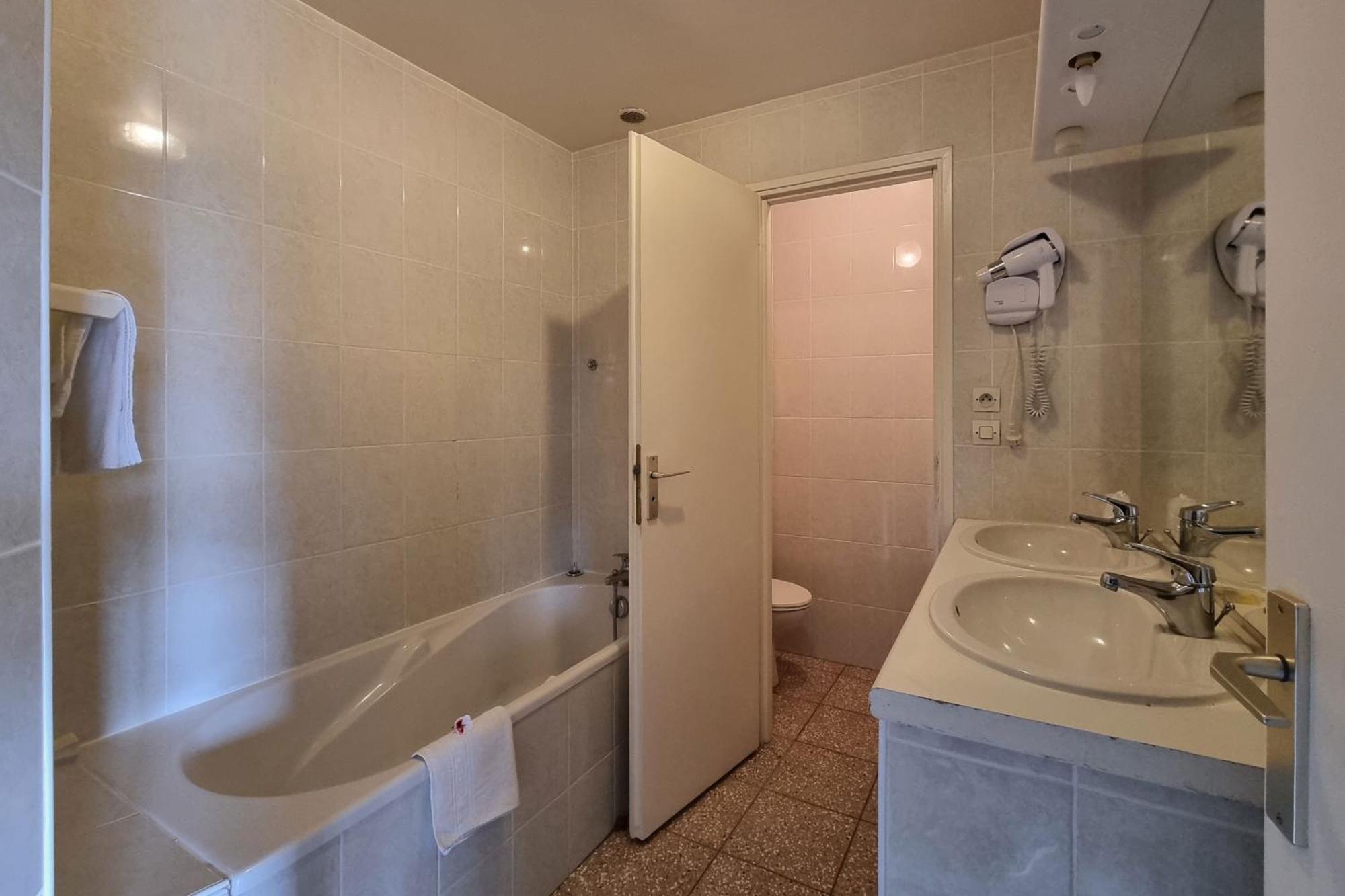 מונט-לואי Le Catalan - Hotel Et Appartements מראה חיצוני תמונה